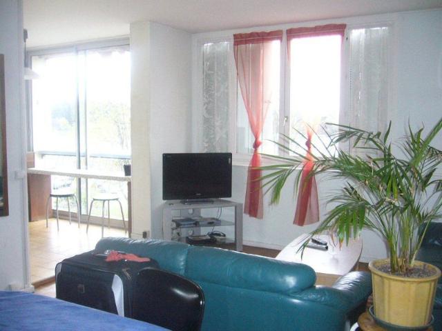 1 chambre coloc Bron Métro D pour FILLE