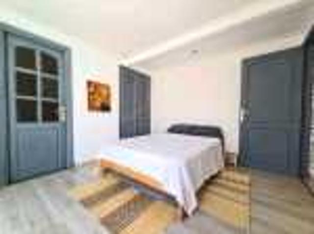 1 chambres salon meublé rue sur bd socrate Casablanca