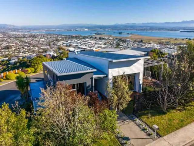 1 Commodore Place, BRITANNIA HEIGHTS, Nelson For Sale