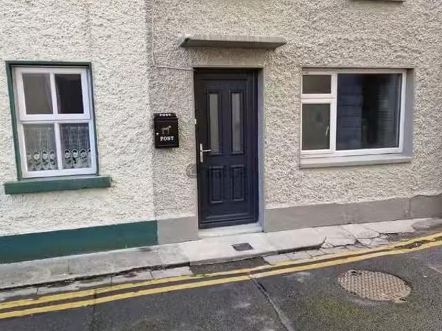 1 Court Avenue, Woodquay, Galway, Woodquay, Co. Galway is for.