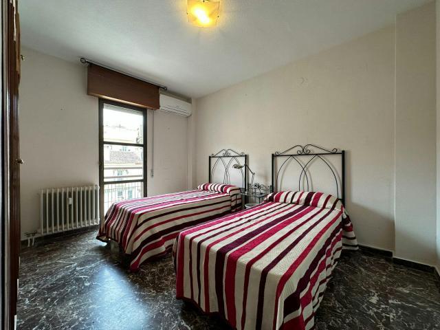 1 Dormitorio Shared Living/Roommate Granada Granada 83129283