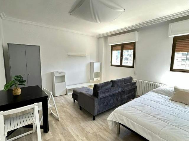 1 Dormitorio Shared Living/Roommate Pamplona Pamplona 74299715