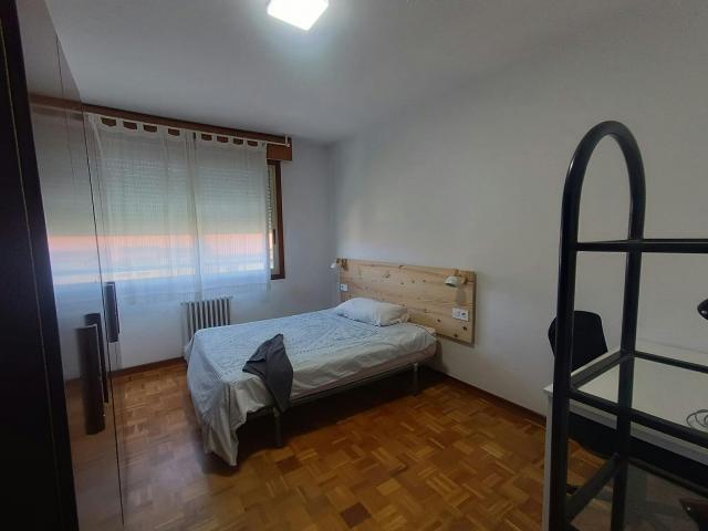 1 Dormitorio Shared Living/Roommate Pamplona Pamplona 79282141