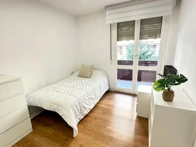 1 Dormitorio Shared Living/Roommate Pamplona Pamplona 96819999