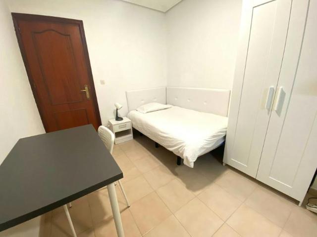 1 Dormitorio Shared Living/Roommate Sevilla Sevilla LS94992594