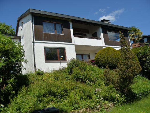 1 Fam. Wohnhaus mit ELW in Aussichtlage