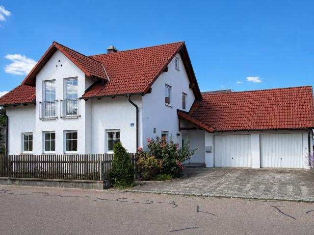 1 Familienhaus in 93333 Neustadt/Do BJ 2003, 120m² Wohnfläche, 532m² Grund und Doppelgarage