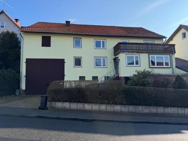 / 1 Familienhaus mit Nebengebäude und großzügigem Grundtsück Tierhaltung möglich /