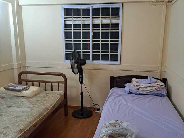 1 female roommate 506 Ang Mo Kio Ave 8