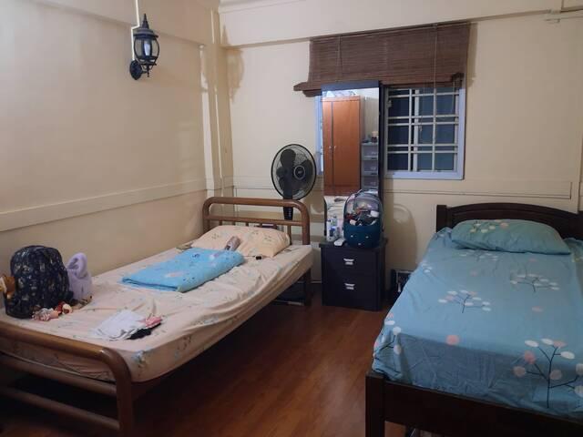 1 female roommate 506 Ang Mo Kio Ave 8