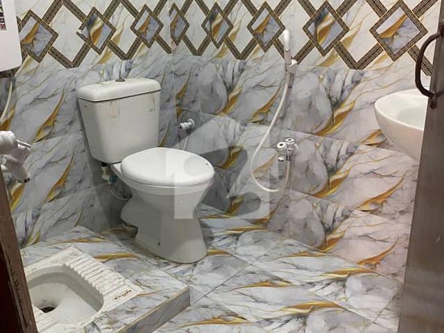 1 floor portion for rent with roof in gulshan e iqbal block 5