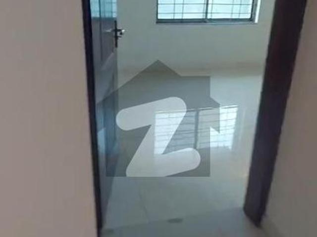 1 Floor 3 Bed Apartment Available For Rent in Askari 11
