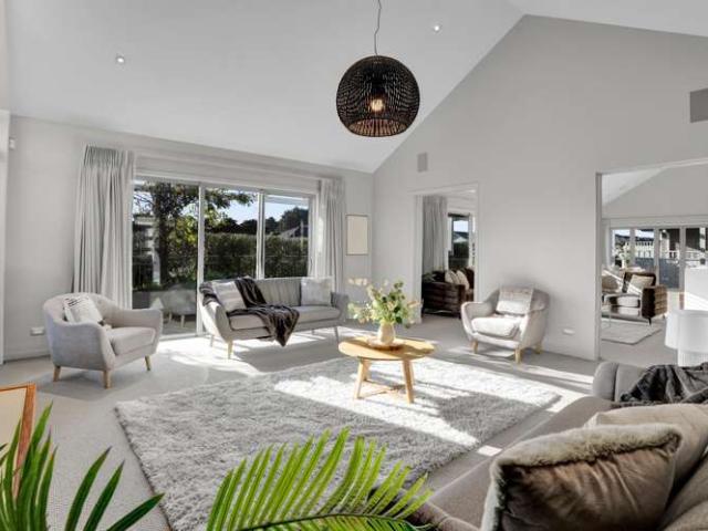 1 Gleneagles Way, Waiwhakaiho, New Plymouth