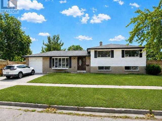 1 Grovenest Drive, Toronto, ON, M1E 4J2 house for sale | Listing ID E13436 | Royal LePage