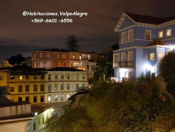 1 HAB. DISPONIBLE Cerro Alegre Casa 2 niveles 8 Piezas The Safest & most Tourist Area