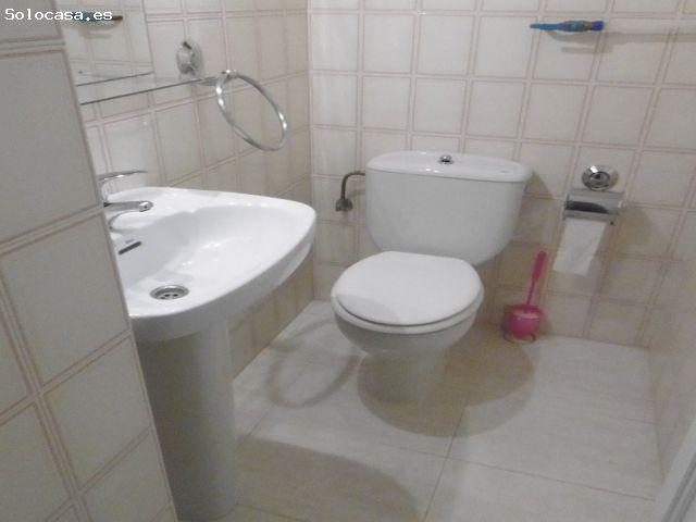 1 habitación de alquiler PARA UNA CHICA ESTUDIANTE en Alcoy Calle Entenza