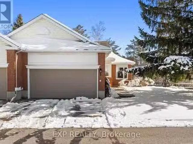 1 Heather Glen Court, Ottawa, ON, K2S 1L4 townhouse for sale.