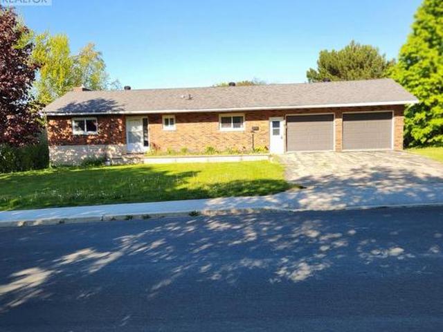 1 Helen Street, Northern Bruce Peninsula, ON, N0H 1W0 house for sale | Listing ID X13419 | Royal LePage