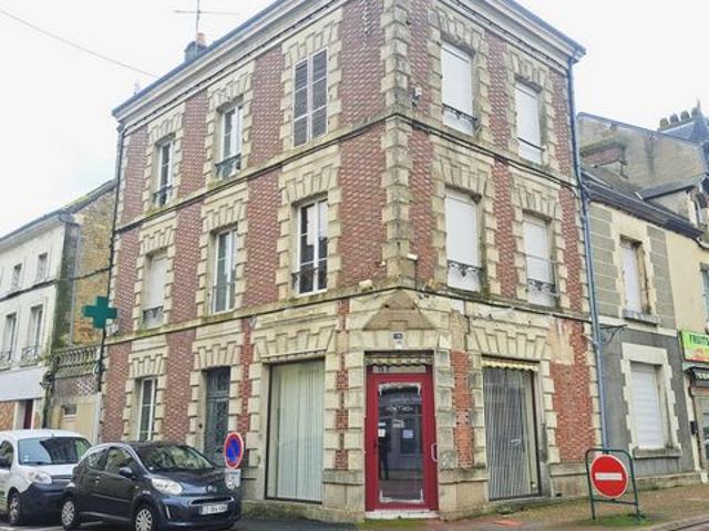 1 immeuble, 2 maison, jardin, centre ville