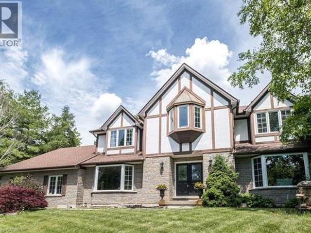 1 Kusins Court, Dundas, ON, L9H 6Z4 Luxury House for sale | Listing ID 40852 | Royal LePage Carriage Trade Luxury Properties