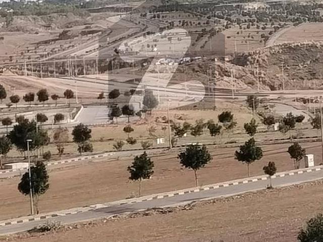 1 Kannal Facing Park Plot Available For Sale