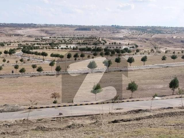 1 Kanal Plot Near Marina Drive Available For Sale