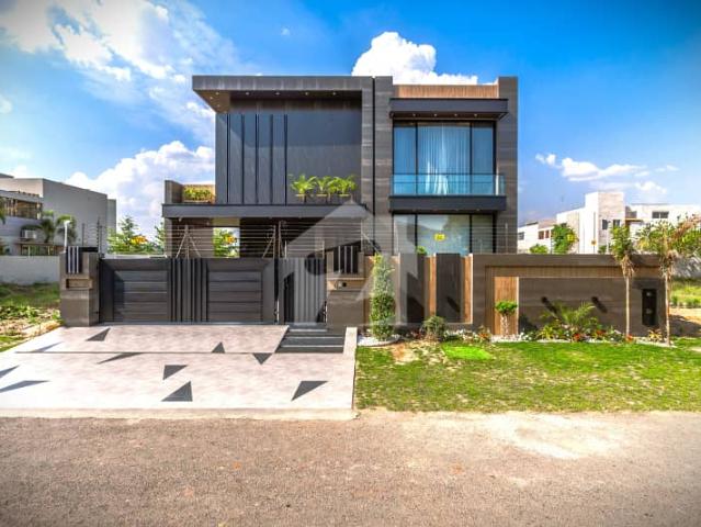 1 Kanal Modern Design House Available For Rent In DHA Phase 5 Lahore Near To Park