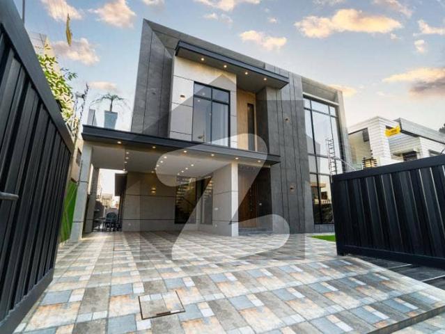 1 kanal modern designe top location bunglow dha lahore