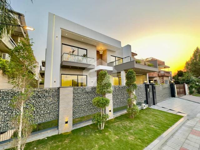 1 Kanal Modern Luxurious House For Sale at DHA 2