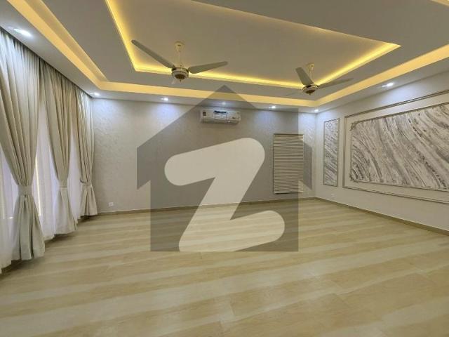1 Kanal Most Elegant & Aesthtic Design Bungalow Up For Sale DHA Defence Phase 2