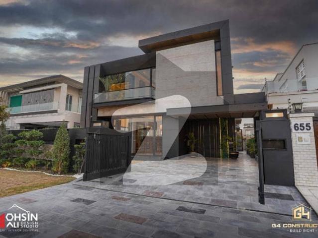 1 Kanal Near to Commercial Modern Villa Available for Sale in DHA Lahore