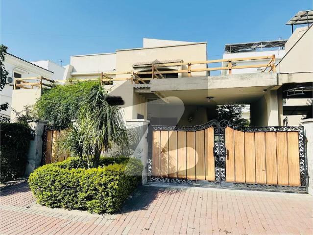 1 kanal neat and clean house Bahria Town Phase 3