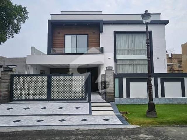 1 Kanal New House Available for sale