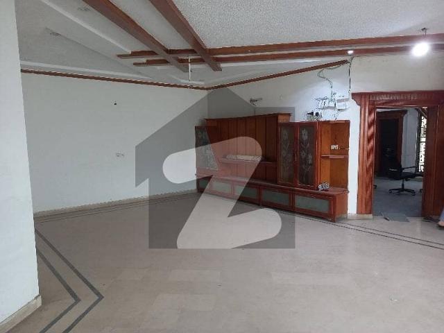15 marla outstanding upper portion for salient office in johar town near doctors hospital prime location