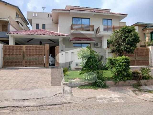 1 Kanal Owner Built Triple Story House On Excellent Location Of E 11/4