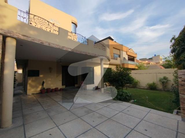 1 Kanal old House For Sale at Prime Location Close to Wapda Town K1 Block Wapda Town