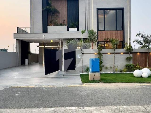 1 Kanal Architectural Masterpiece With Double Height Lobby, Luxury Finishes, 5 Master Bedrooms & Servant Quarters Unbeatable Price In DHA Phase 6 Block N House For Sale