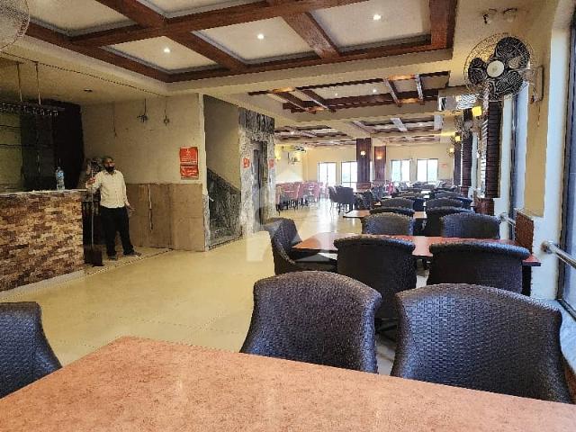 1 kanal building available for rent