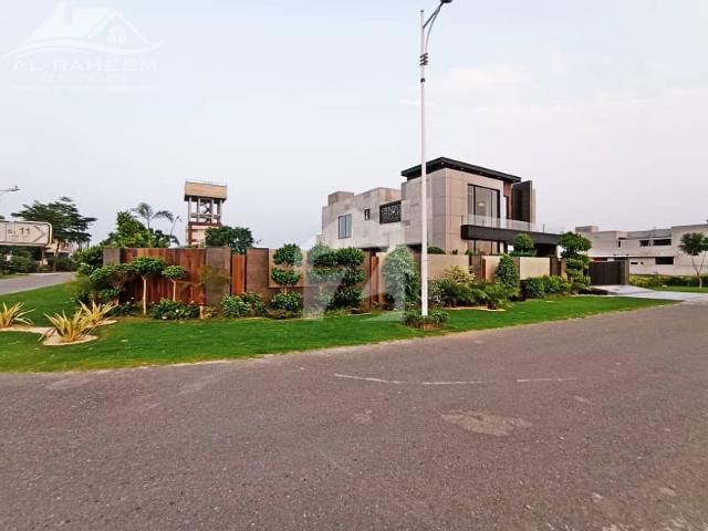 1 kanal bungalaw kanal lawn for sale in low price near to dolmen mall