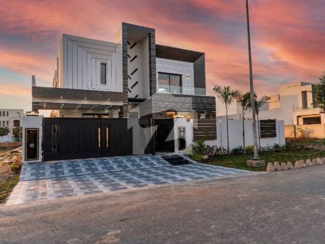 1 Kanal Beautiful Unique Modern Designed House With Luxury In DHA Phase 7