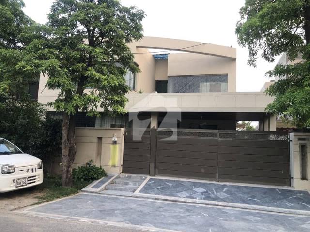 1 Kanal Beautiful Upper Portion in DHA Phase 4 Near Park