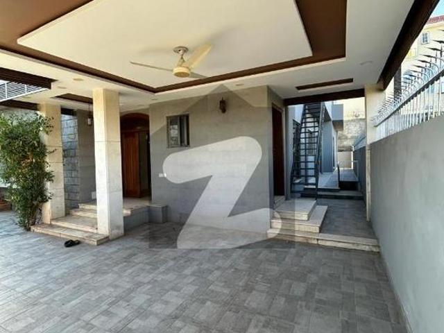 1 Kanal Beautiful Corner House With Lawn Available For Rent D 12
