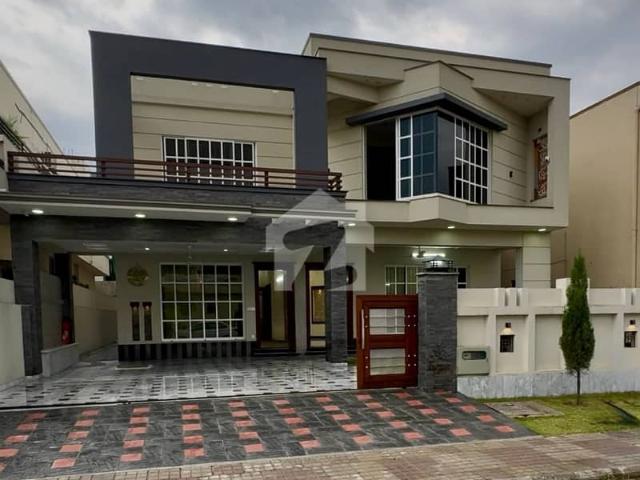 1 Kanal Beautiful Designer Luxurious Double Unit House For Sale