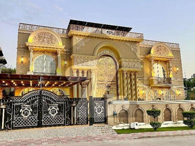 1 Kanal Beautiful Designer Luxurious Double Unit House For Sale