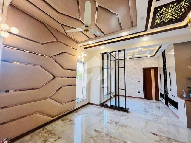 1 kanal beautiful desiger luxury house for sale