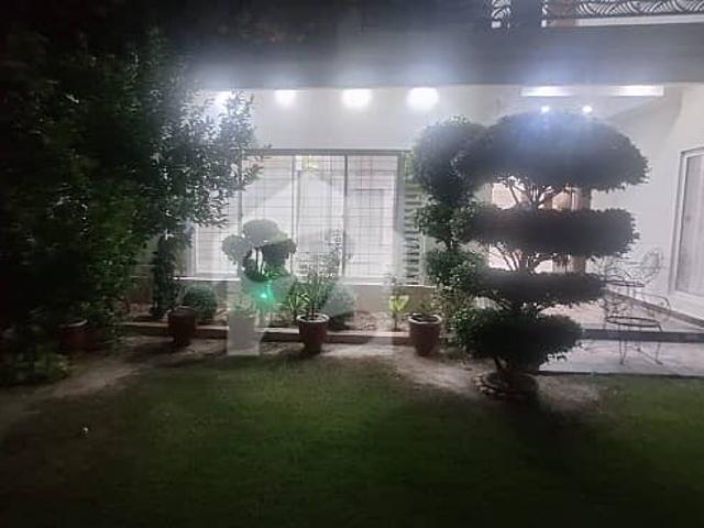 1 Kanal Beautiful House Available for Sale