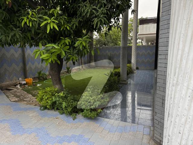1 kanal beautiful house for sale in Hayatabad Phase 2 J1