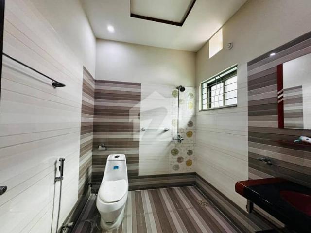 1 Kanal Beautifully Designed House Available For Sale