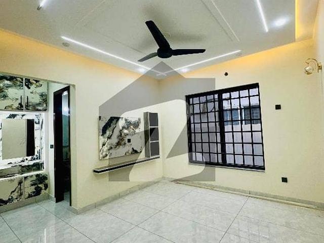 1 Kanal Brand New Upper Portion