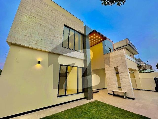 1 Kanal Brand New Double Unit House With Double Entrance For Sale